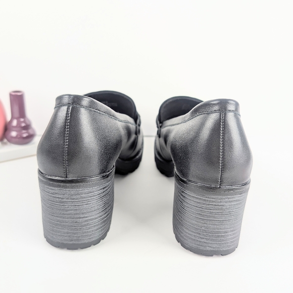 Cliffs By White Mountain Black Heeled Loafers (Size: 10 Wide) - Picture 5 of 7